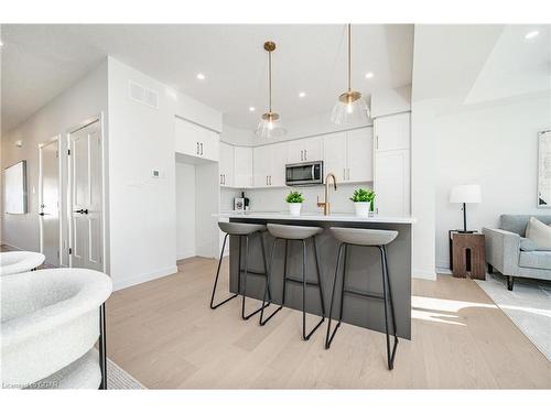 5-41 Fieldstone Lane, Elora, ON - Indoor Photo Showing Kitchen With Upgraded Kitchen