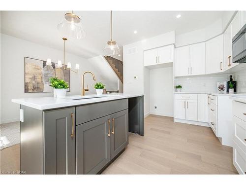 5-41 Fieldstone Lane, Elora, ON - Indoor Photo Showing Kitchen With Upgraded Kitchen