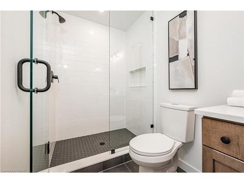 5-41 Fieldstone Lane, Elora, ON - Indoor Photo Showing Bathroom