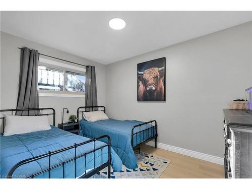 199 Hill Street E, Fergus, ON - Indoor Photo Showing Bedroom