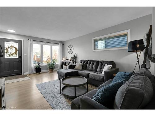 199 Hill Street E, Fergus, ON - Indoor Photo Showing Living Room