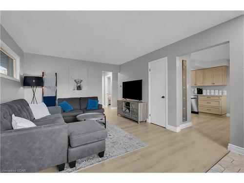 199 Hill Street E, Fergus, ON - Indoor Photo Showing Living Room