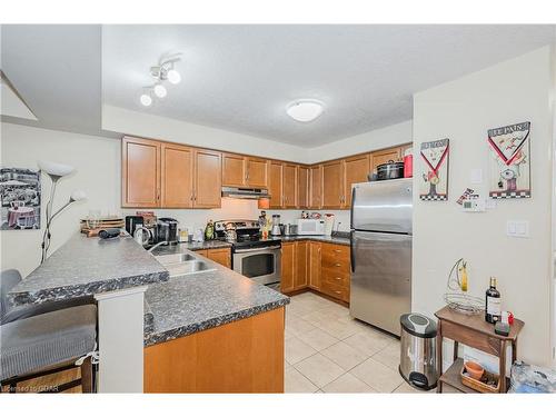 51-167 Arkell Road, Guelph, ON - Indoor Photo Showing Kitchen With Double Sink