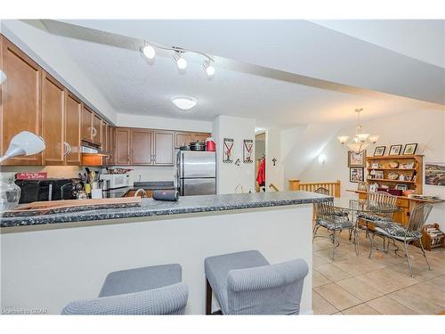 51-167 Arkell Road, Guelph, ON - Indoor Photo Showing Kitchen