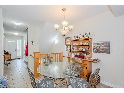 51-167 Arkell Road, Guelph, ON - Indoor Photo Showing Dining Room