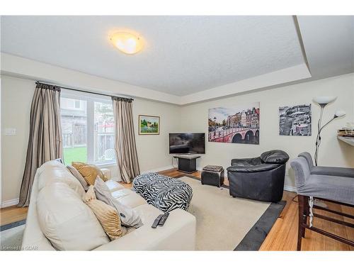 51-167 Arkell Road, Guelph, ON - Indoor Photo Showing Living Room