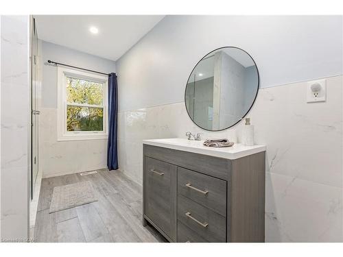 1 Mohawk Line, Lowbanks, ON - Indoor Photo Showing Bathroom