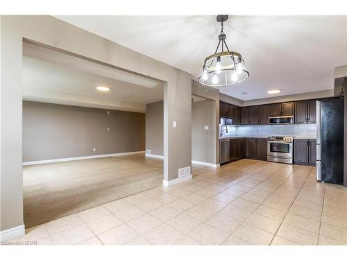 202-904 Paisley Road, Guelph, ON - Indoor Photo Showing Kitchen