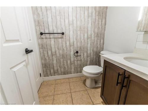 202-904 Paisley Road, Guelph, ON - Indoor Photo Showing Bathroom