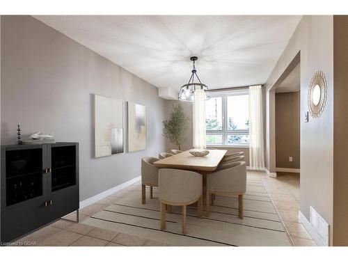 202-904 Paisley Road, Guelph, ON - Indoor Photo Showing Dining Room