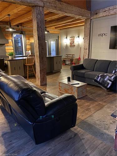 8915 Highway 6, Kenilworth, ON - Indoor Photo Showing Living Room