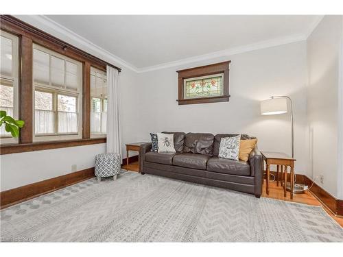 250 Union Street W, Fergus, ON - Indoor Photo Showing Living Room