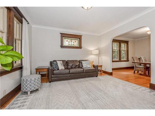 250 Union Street W, Fergus, ON - Indoor Photo Showing Living Room