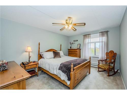 401-8 Christopher Court, Guelph, ON - Indoor Photo Showing Bedroom