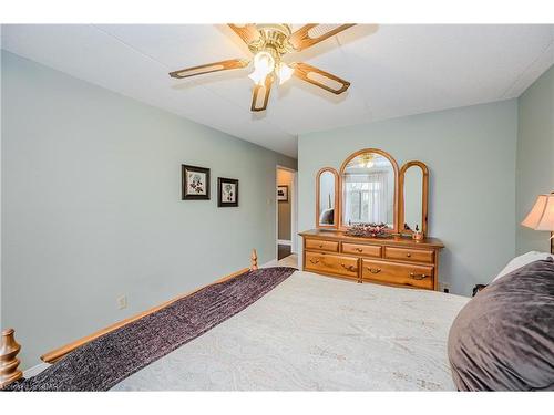 401-8 Christopher Court, Guelph, ON - Indoor Photo Showing Bedroom