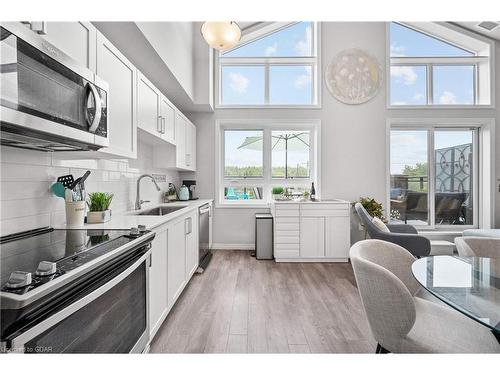 414-35 Kingsbury Square Square, Guelph, ON - Indoor Photo Showing Kitchen With Upgraded Kitchen