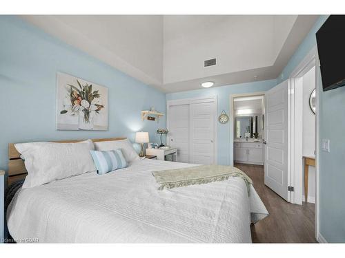 414-35 Kingsbury Square Square, Guelph, ON - Indoor Photo Showing Bedroom