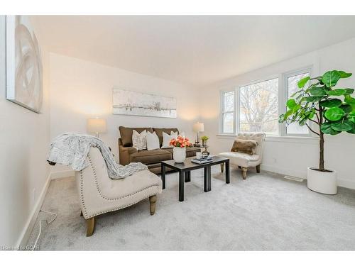 80 York Road, Guelph, ON - Indoor Photo Showing Living Room