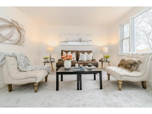 80 York Road, Guelph, ON - Indoor Photo Showing Living Room