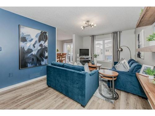 17 Hasler Crescent, Guelph, ON - Indoor Photo Showing Living Room