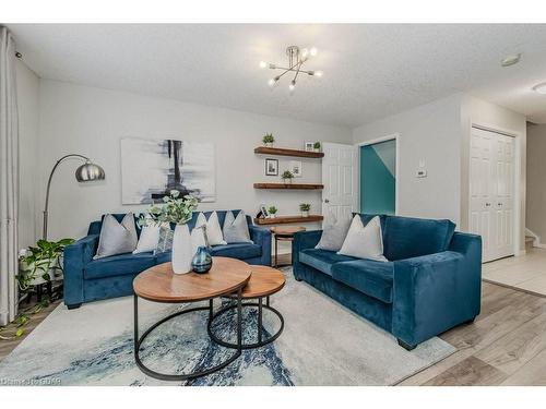 17 Hasler Crescent, Guelph, ON - Indoor Photo Showing Living Room