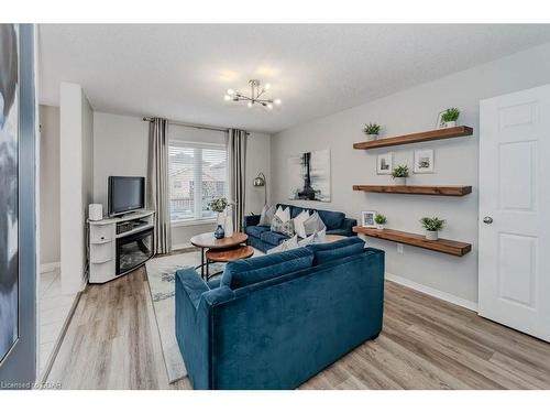 17 Hasler Crescent, Guelph, ON - Indoor Photo Showing Living Room