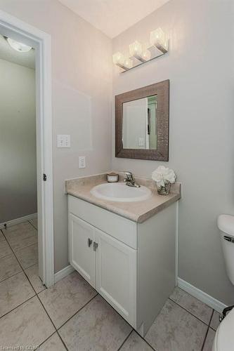 17 Hasler Crescent, Guelph, ON - Indoor Photo Showing Bathroom