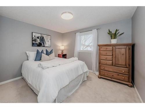 17 Hasler Crescent, Guelph, ON - Indoor Photo Showing Bedroom