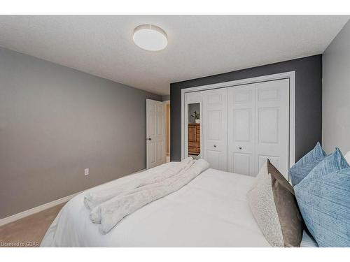 17 Hasler Crescent, Guelph, ON - Indoor Photo Showing Bedroom