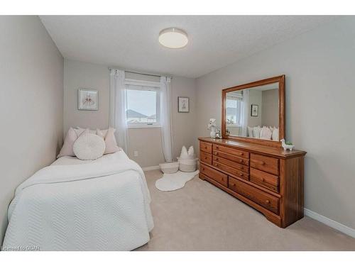 17 Hasler Crescent, Guelph, ON - Indoor Photo Showing Bedroom