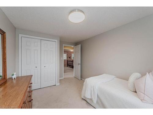 17 Hasler Crescent, Guelph, ON - Indoor Photo Showing Bedroom