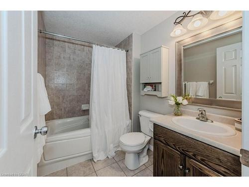 17 Hasler Crescent, Guelph, ON - Indoor Photo Showing Bathroom