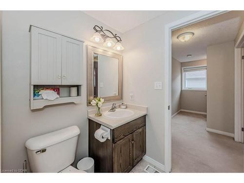 17 Hasler Crescent, Guelph, ON - Indoor Photo Showing Bathroom