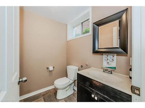 17 Hasler Crescent, Guelph, ON - Indoor Photo Showing Bathroom