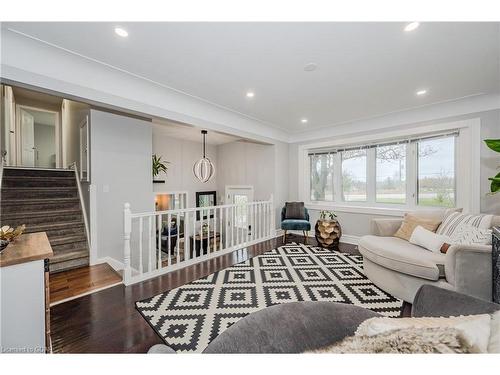 5485 Highway 6 N, Guelph, ON - Indoor Photo Showing Living Room