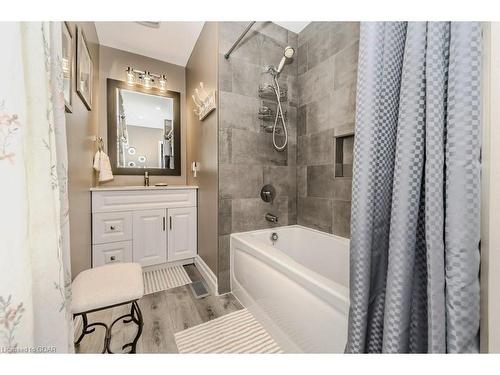 1700 Dundas Street S, Cambridge, ON - Indoor Photo Showing Bathroom