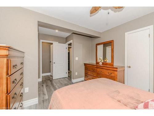 1700 Dundas Street S, Cambridge, ON - Indoor Photo Showing Bedroom