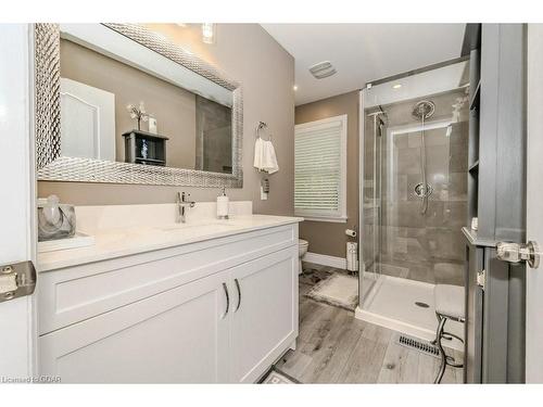 1700 Dundas Street S, Cambridge, ON - Indoor Photo Showing Bathroom