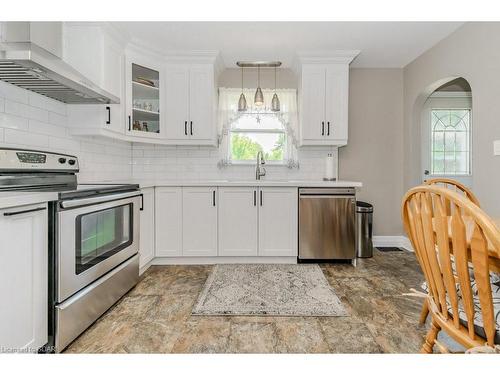 1700 Dundas Street S, Cambridge, ON - Indoor Photo Showing Kitchen