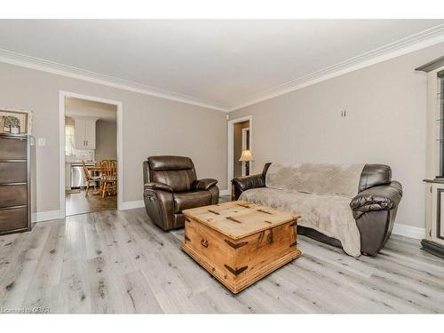 1700 Dundas Street S, Cambridge, ON - Indoor Photo Showing Living Room