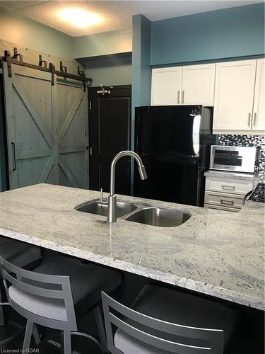 314-1077 Gordon Street, Guelph, ON - Indoor Photo Showing Kitchen With Double Sink