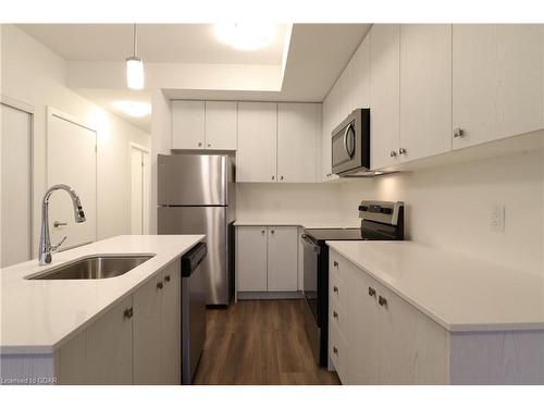 A15-10 Palace Street, Kitchener, ON - Indoor Photo Showing Kitchen With Stainless Steel Kitchen