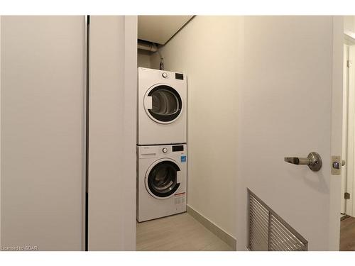 A15-10 Palace Street, Kitchener, ON - Indoor Photo Showing Laundry Room