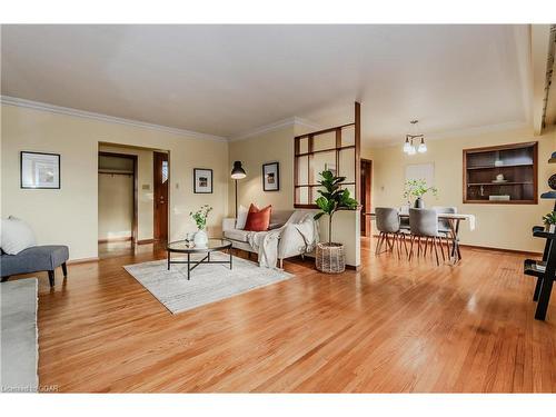 18 Elginfield Drive, Guelph, ON - Indoor Photo Showing Living Room