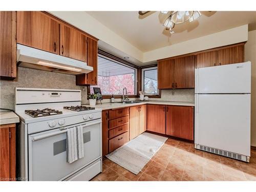 18 Elginfield Drive, Guelph, ON - Indoor Photo Showing Kitchen