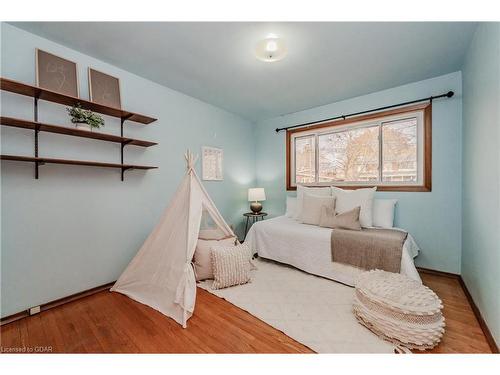 18 Elginfield Drive, Guelph, ON - Indoor Photo Showing Bedroom