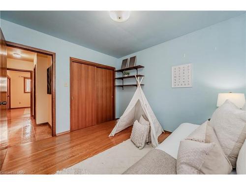 18 Elginfield Drive, Guelph, ON - Indoor Photo Showing Bedroom