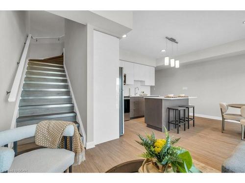 113-708 Woolwich Street, Guelph, ON - Indoor Photo Showing Living Room