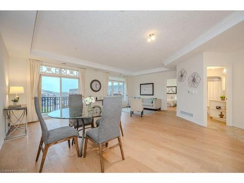 D403-71 Bayberry Drive, Guelph, ON - Indoor Photo Showing Dining Room