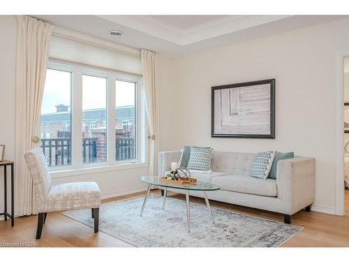 D403-71 Bayberry Drive, Guelph, ON - Indoor Photo Showing Living Room